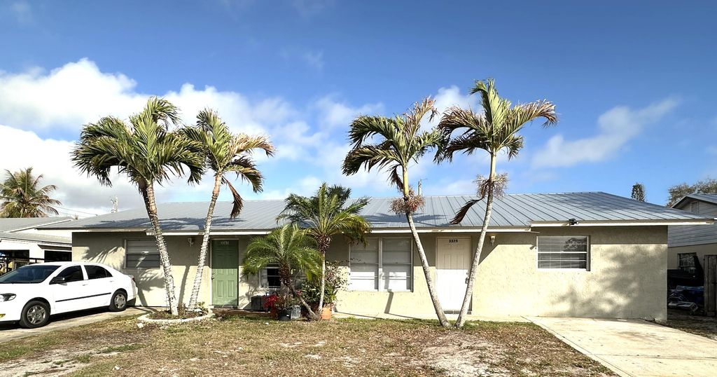 Photo of 3365 SE Garden Street #3365, Stuart, FL 34997 (MLS # B26017377)