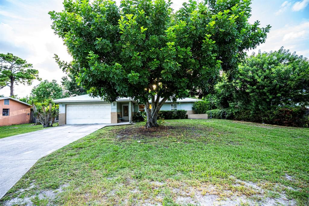 Photo of 2579 Seneca Avenue Ave, Fort Pierce, FL 34946 (MLS # R10831691)