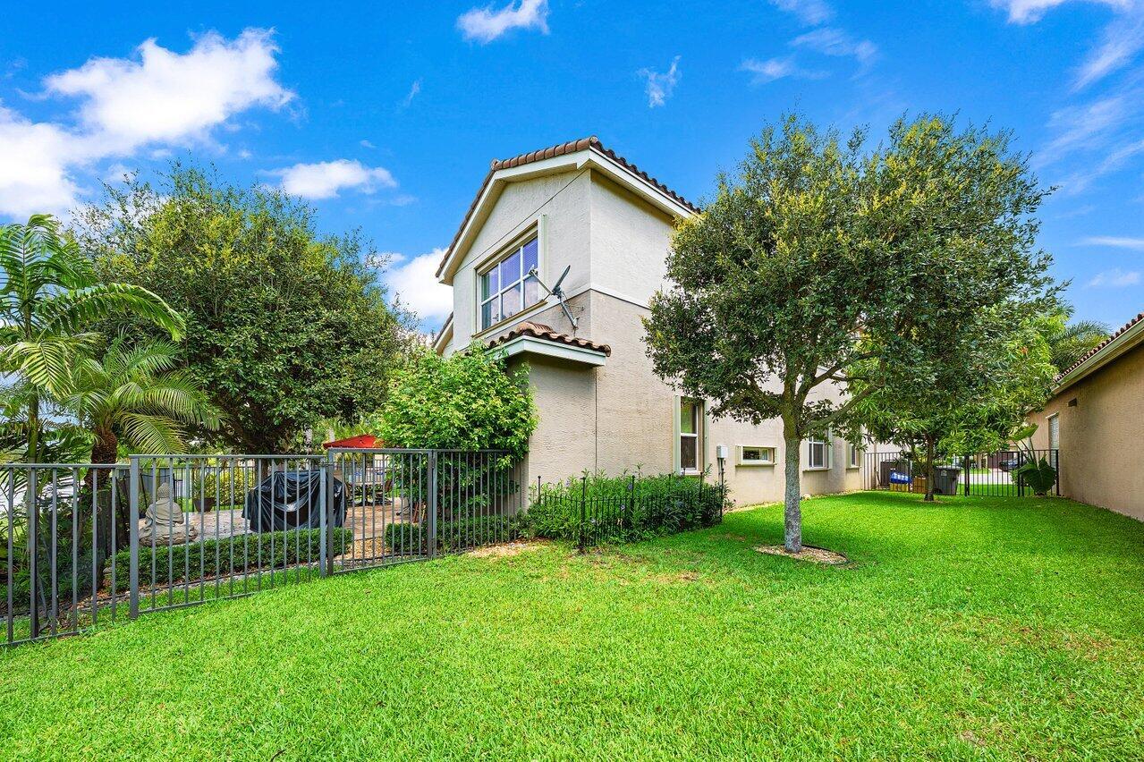 CANYON TRAILS - Residential