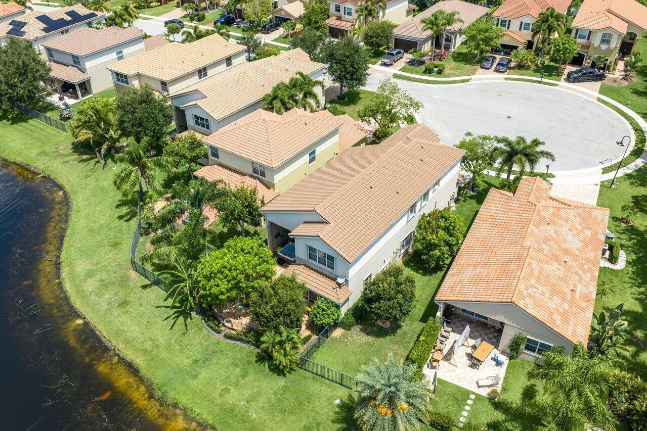 CANYON TRAILS - Residential