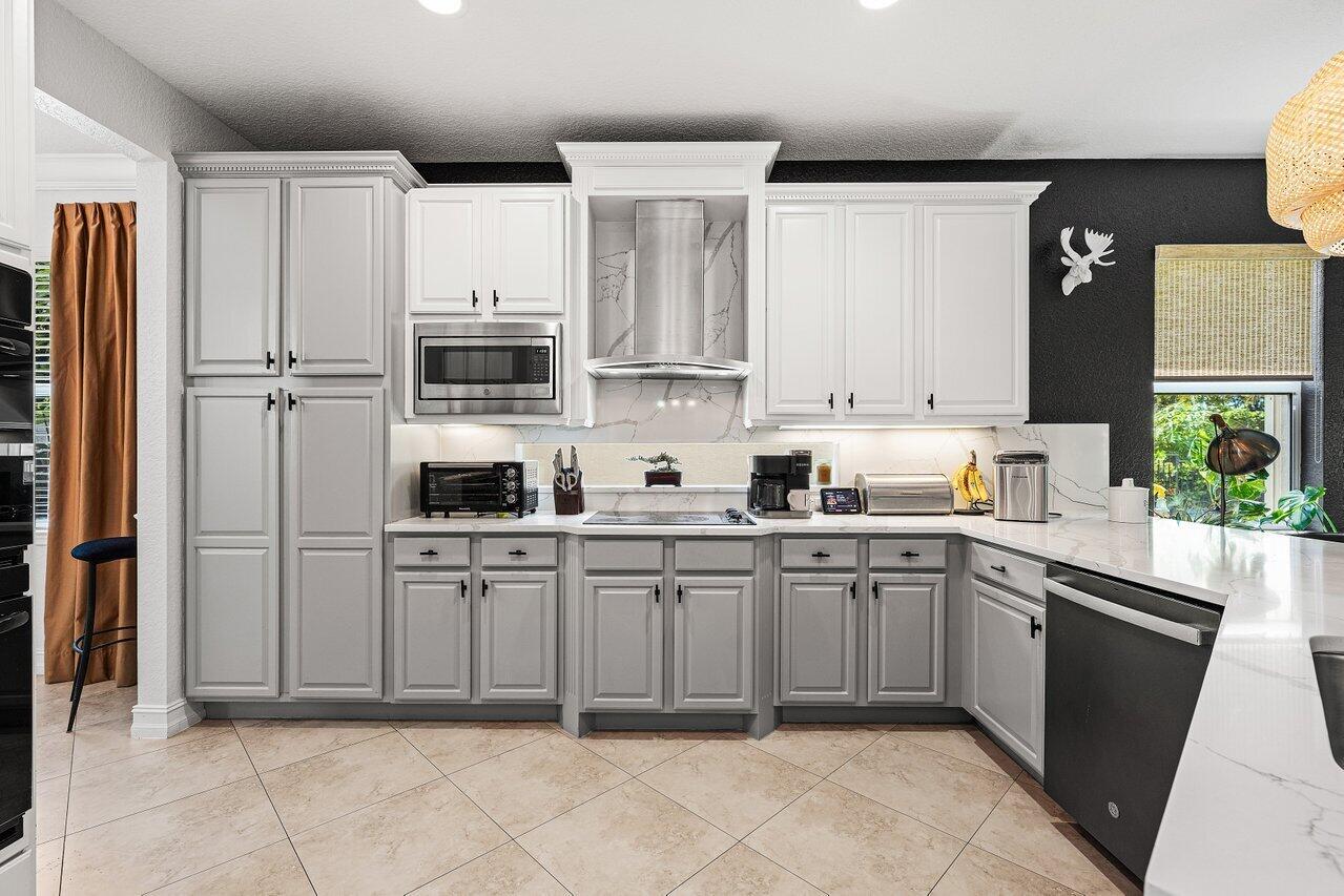 CANYON TRAILS - Residential