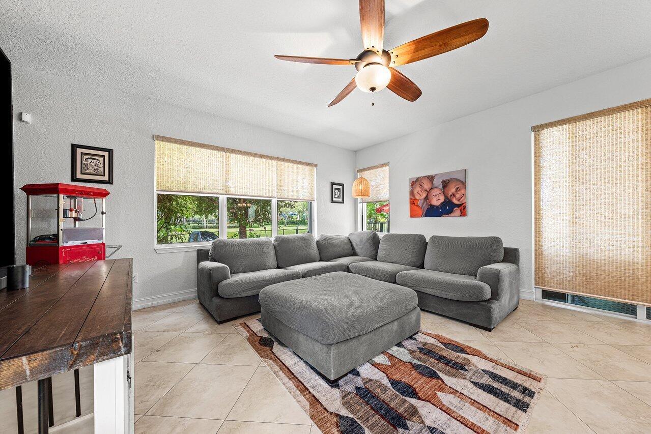 CANYON TRAILS - Residential