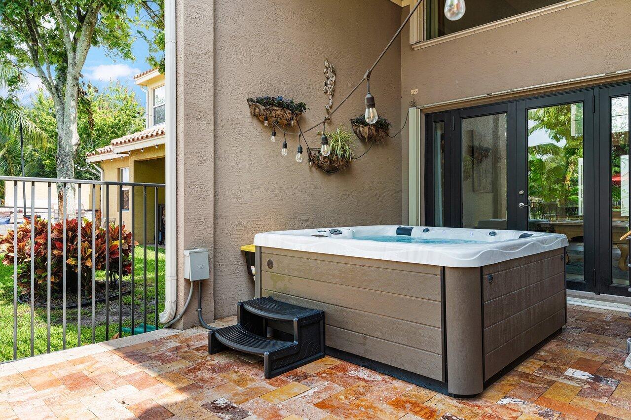 CANYON TRAILS - Residential