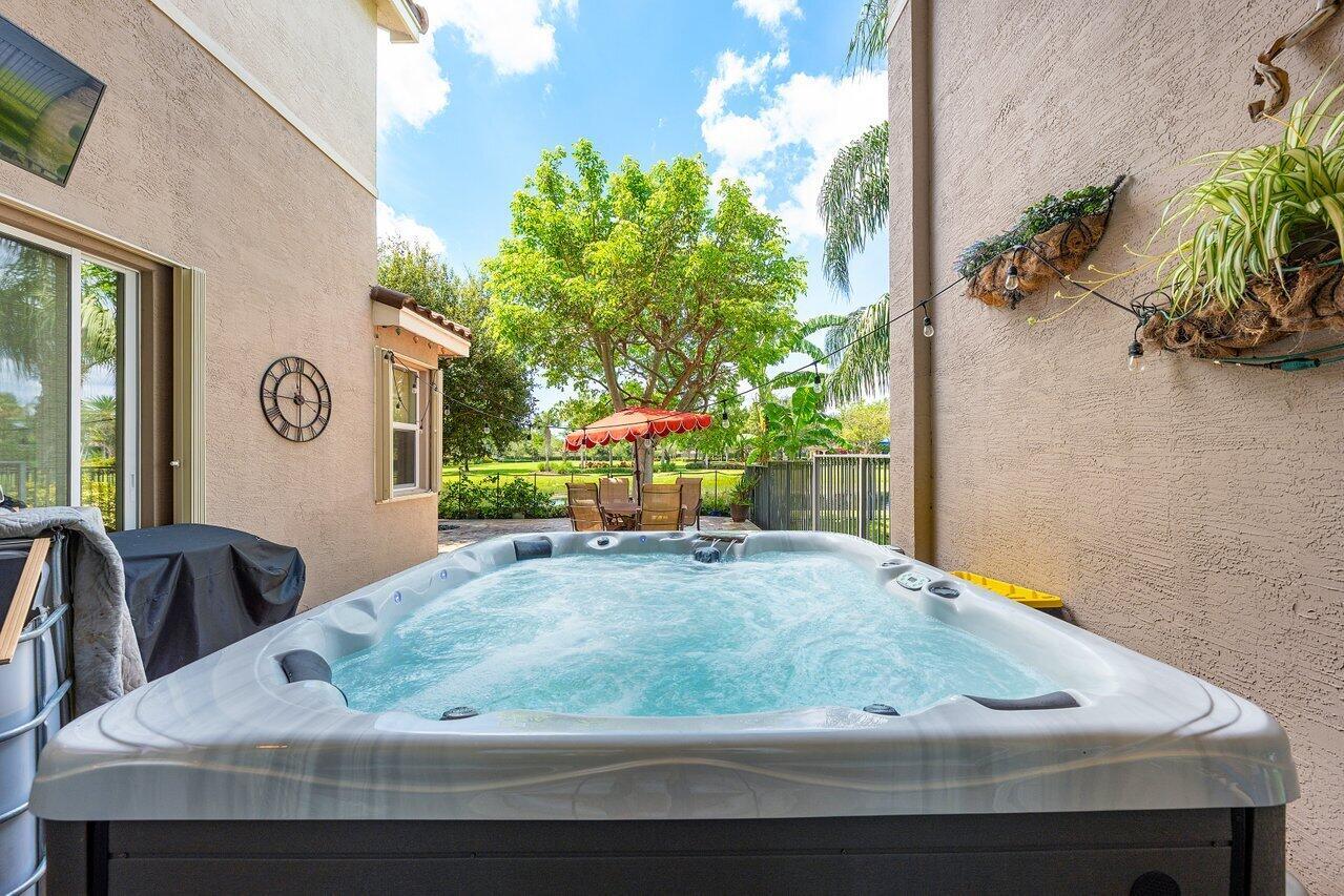 CANYON TRAILS - Residential