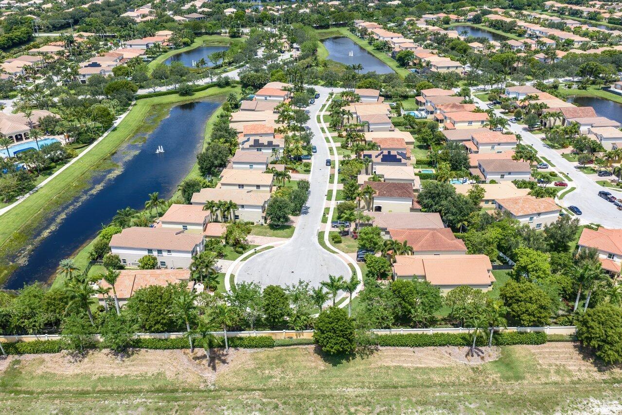 CANYON TRAILS - Residential