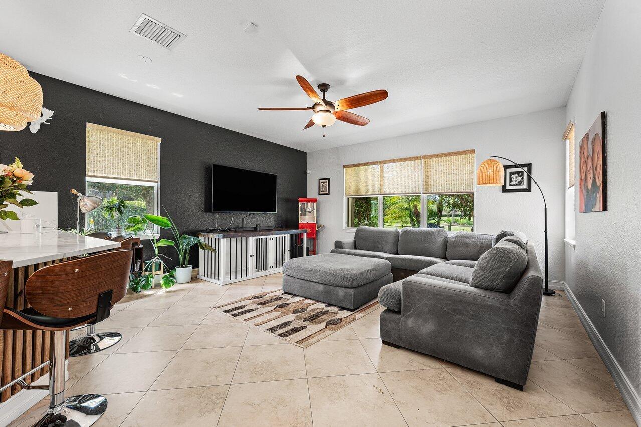 CANYON TRAILS - Residential