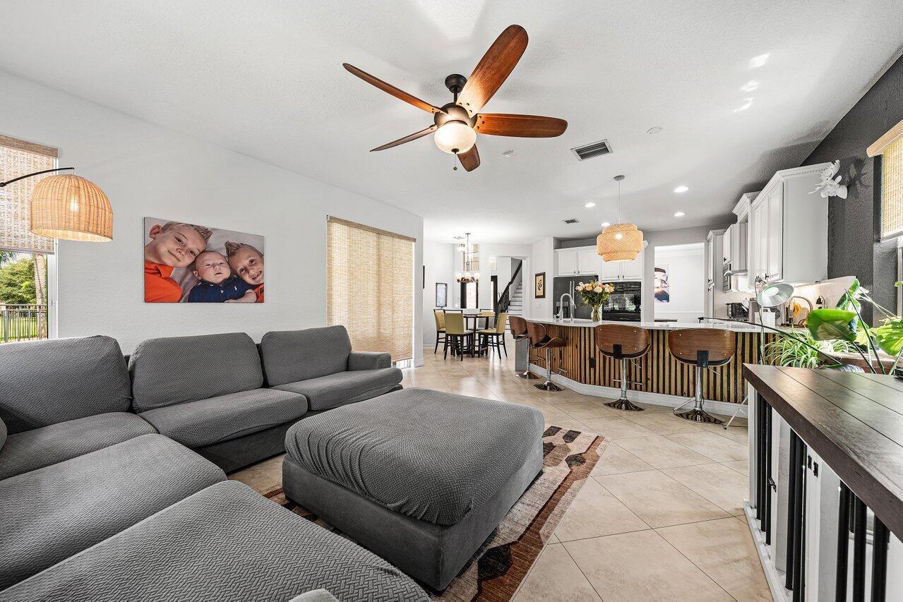 CANYON TRAILS - Residential