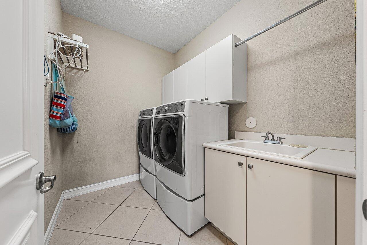 CANYON TRAILS - Residential