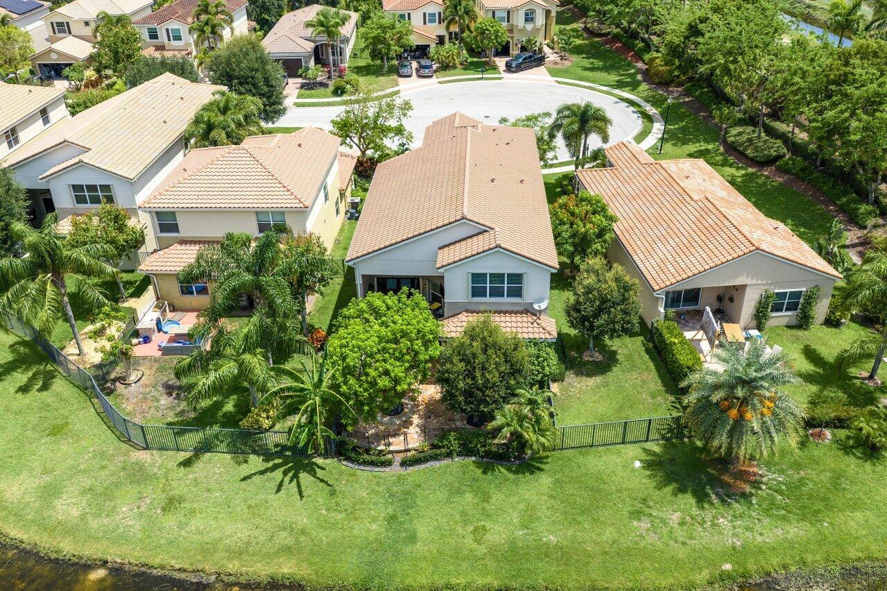 CANYON TRAILS - Residential