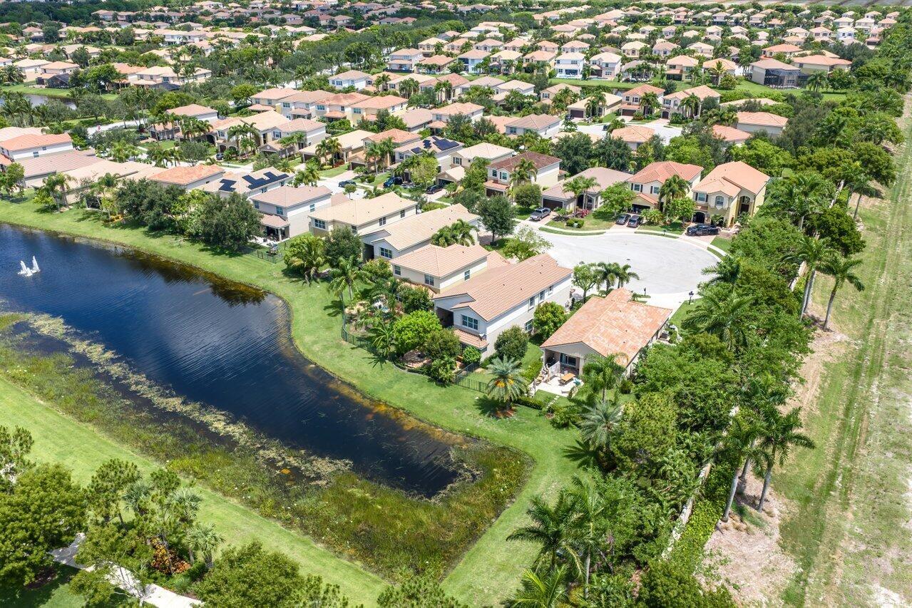 CANYON TRAILS - Residential