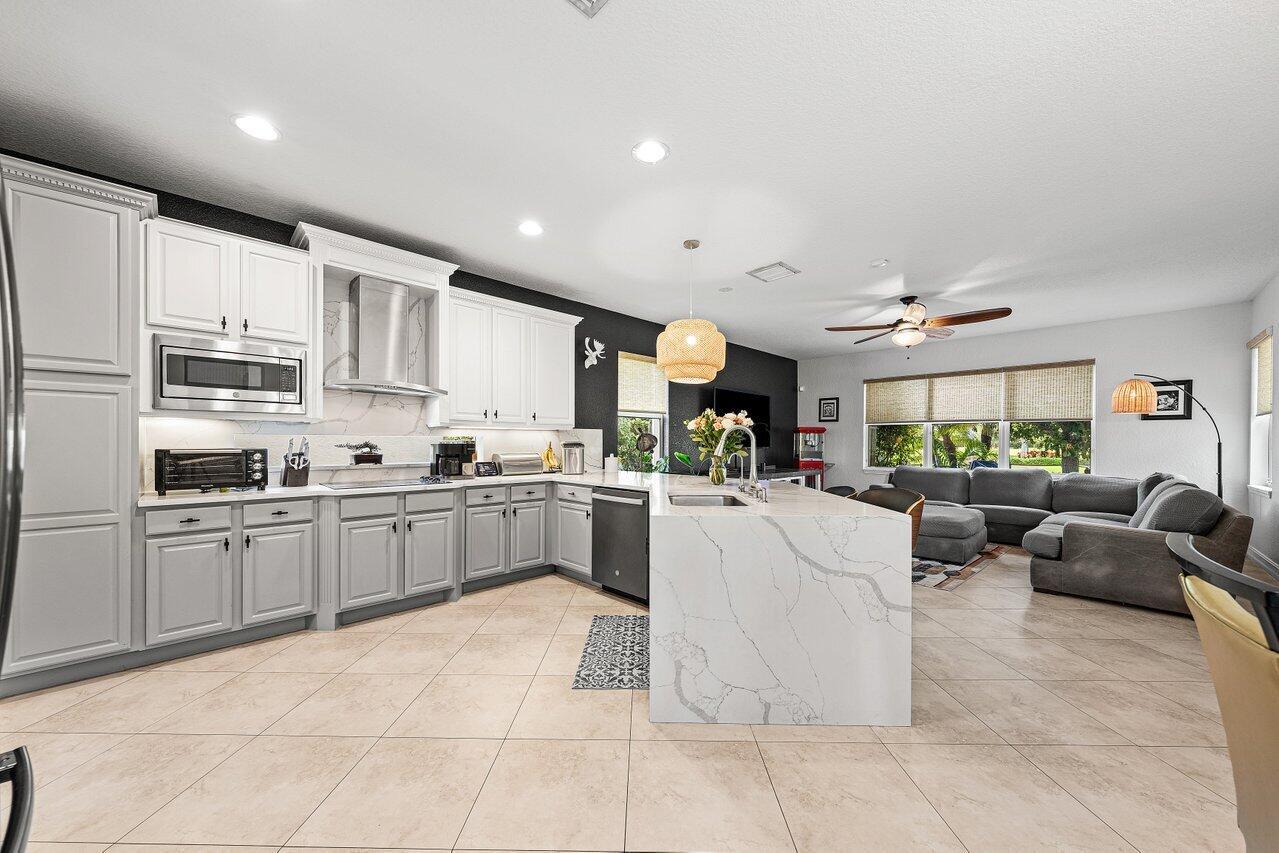 CANYON TRAILS - Residential