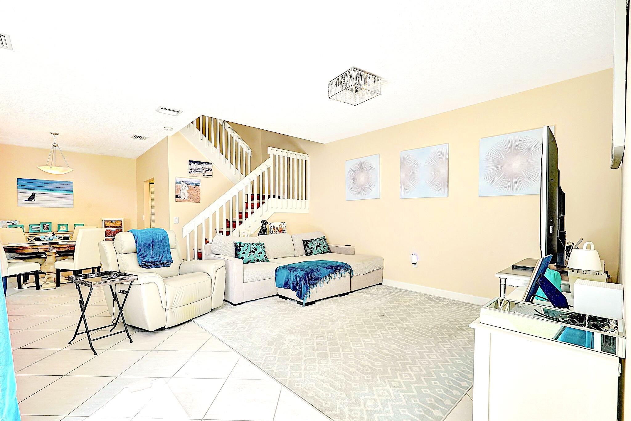 1125 Canella Lane