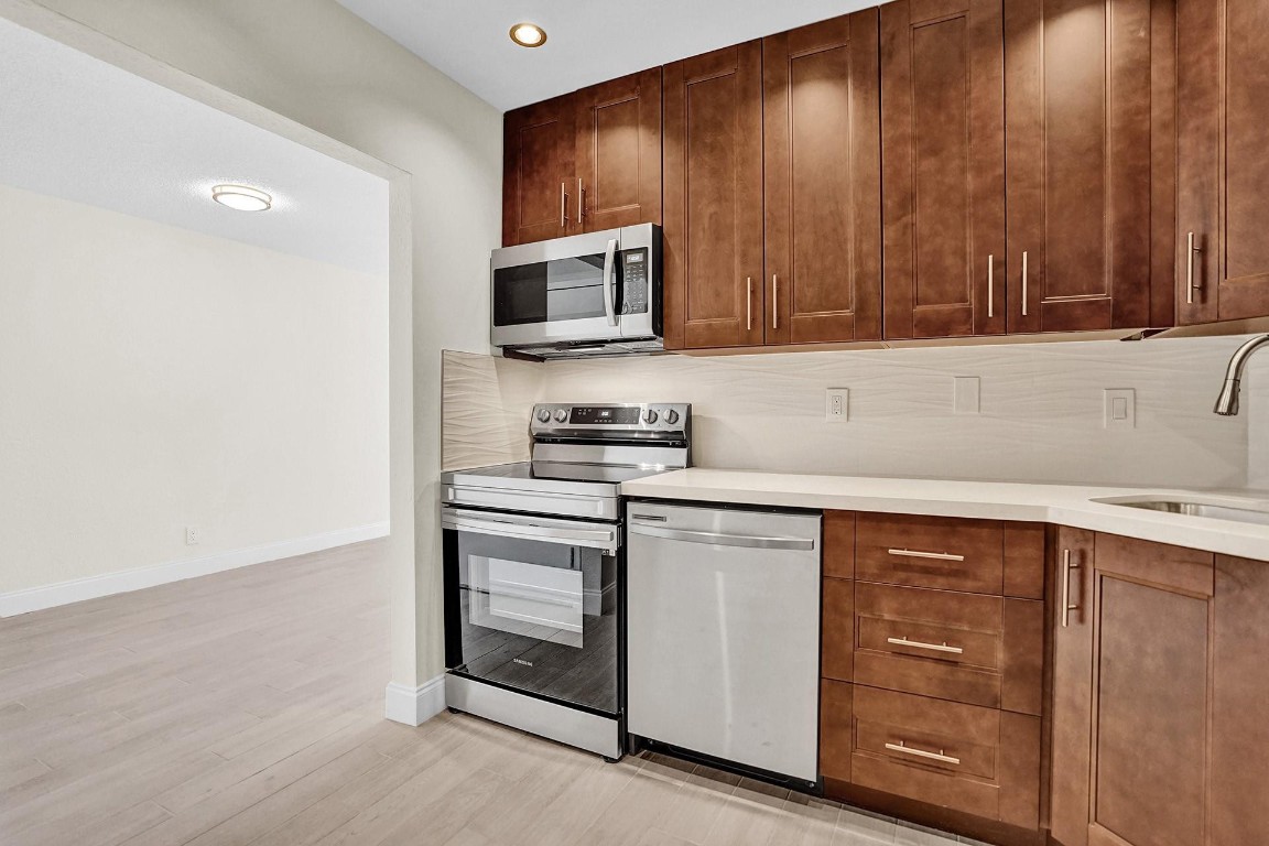 OAKLAND SHORES - Residential