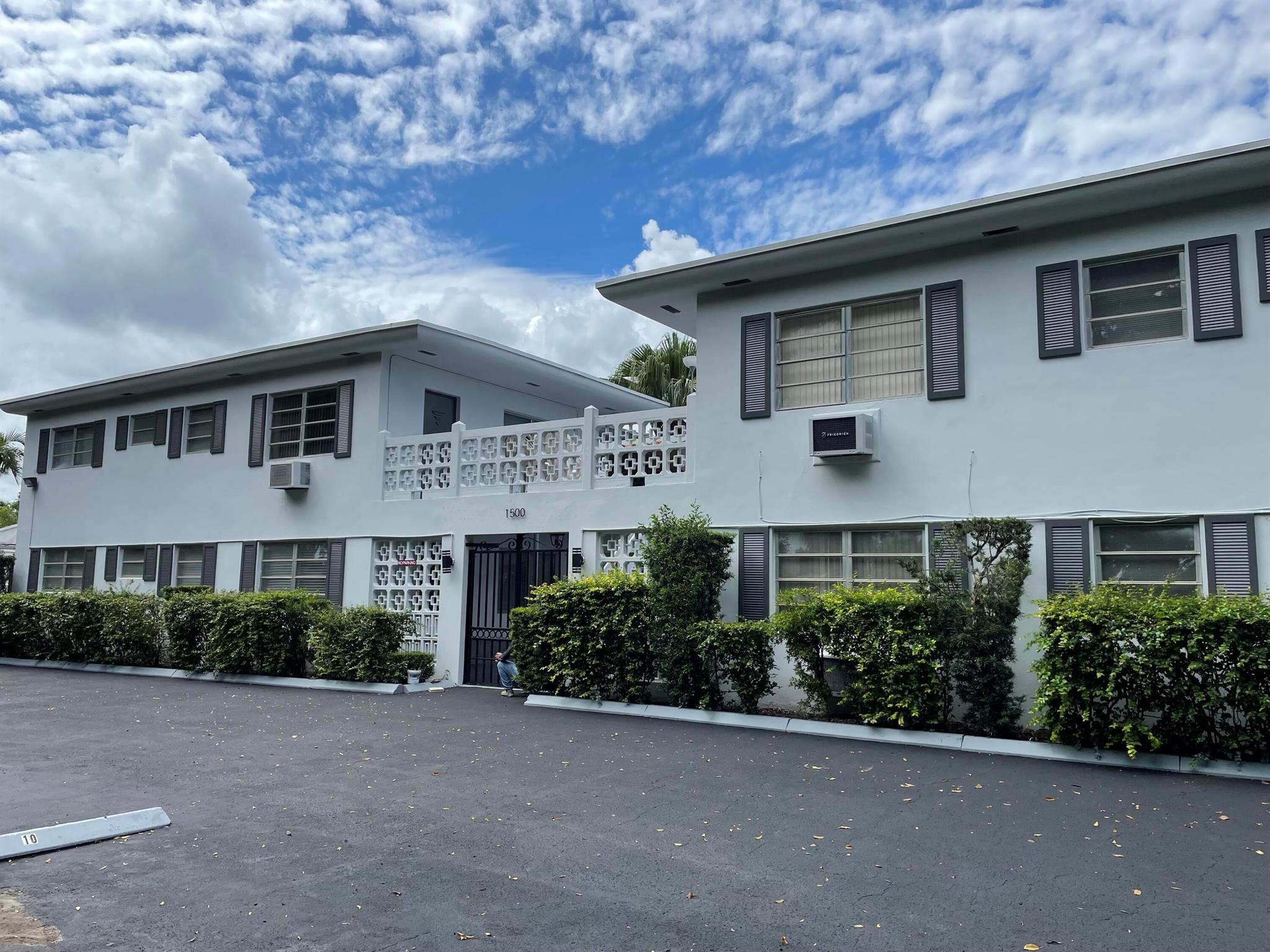 Cozy 1-Bedroom Apartment in a Great Location!This bright and comfortable 1-bedroom, 1-bathroom apartment is just minutes from Hollywood Beach and Downtown Hollywood. It features a sunny living space, a modern kitchen, and a spacious bedroom with lots of closet space. On-site laundry makes life easy. Close to shopping, restaurants, entertainment, and major highways--everything you need is nearby!