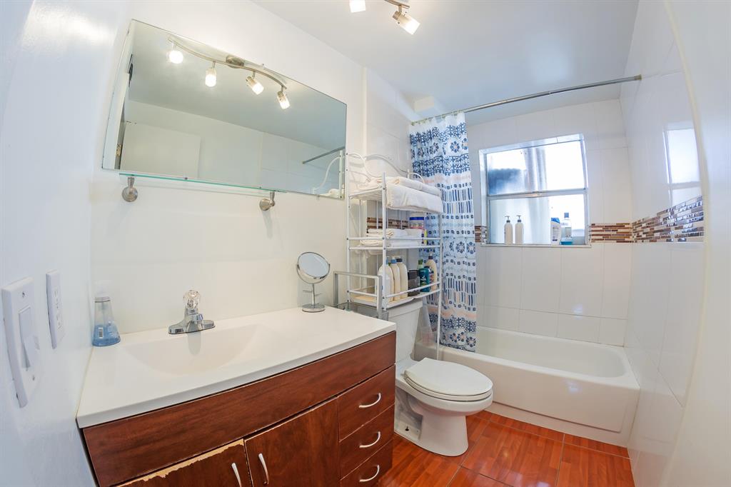 PARKWAY GARDENS 1 CONDO - Residential