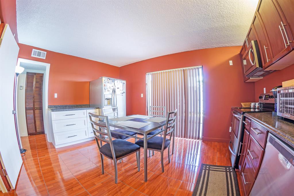 PARKWAY GARDENS 1 CONDO - Residential