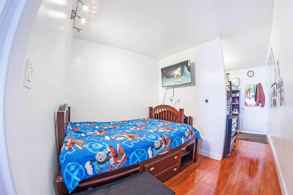 PARKWAY GARDENS 1 CONDO - Residential