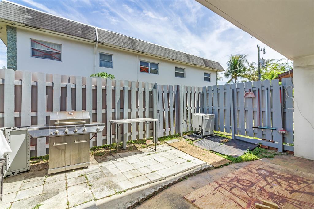 PARKWAY GARDENS 1 CONDO - Residential