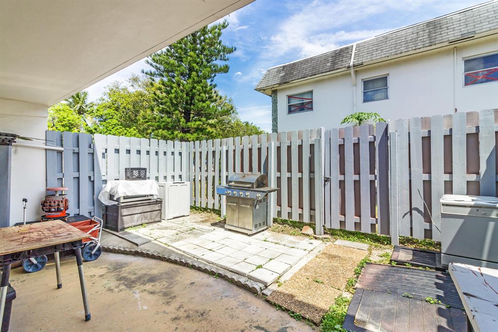 PARKWAY GARDENS 1 CONDO - Residential