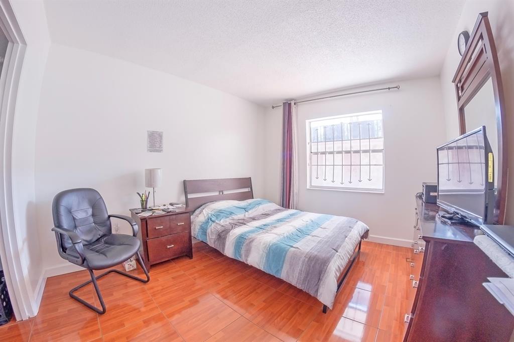 PARKWAY GARDENS 1 CONDO - Residential