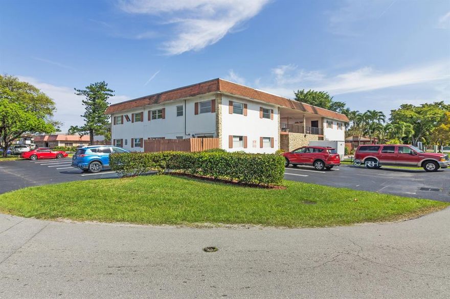 GREAT LOCATION 1ST FLOOR UNIT RECENTLY REMODELED MOVE-IN CONDITION. 1 BEDROOMS 1 FULL BATH WITH LARGE CLOSET. GREAT INCLUDES LARGE EAT-IN KITCHEN. NEW TILE THROUGHOUT. THE COMMUNITY OFFERS A POOL, CLUBHOUSE AND LAUNDRY ROOM. CLOSE TO I-95, TURNPIKE, MINUTES FROM THE BEACH. NO PETS, NO AGE RESTRICTIONS. EZ TO SHOW.  MIN  CREDIT SCORES 620. CAN BE RENTED IMMEDIATELY. 

Currently being rented month-to-month at $900 month