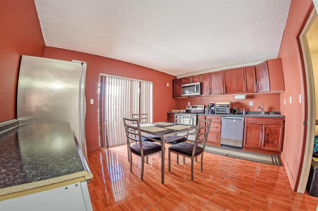 PARKWAY GARDENS 1 CONDO - Residential