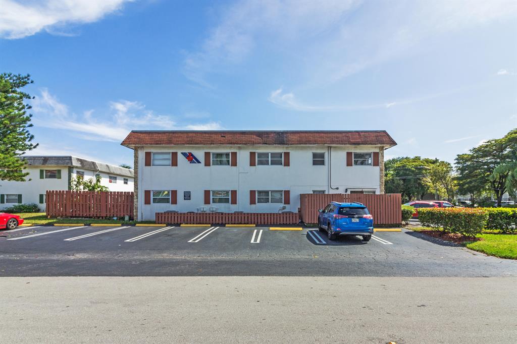 PARKWAY GARDENS 1 CONDO - Residential