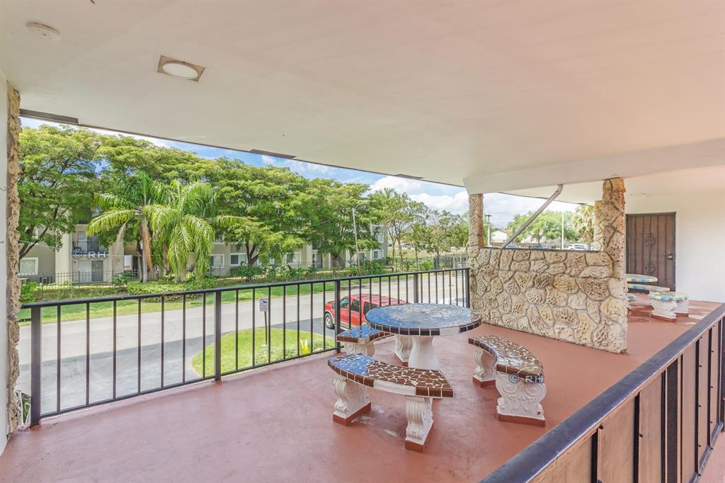 PARKWAY GARDENS 1 CONDO - Residential