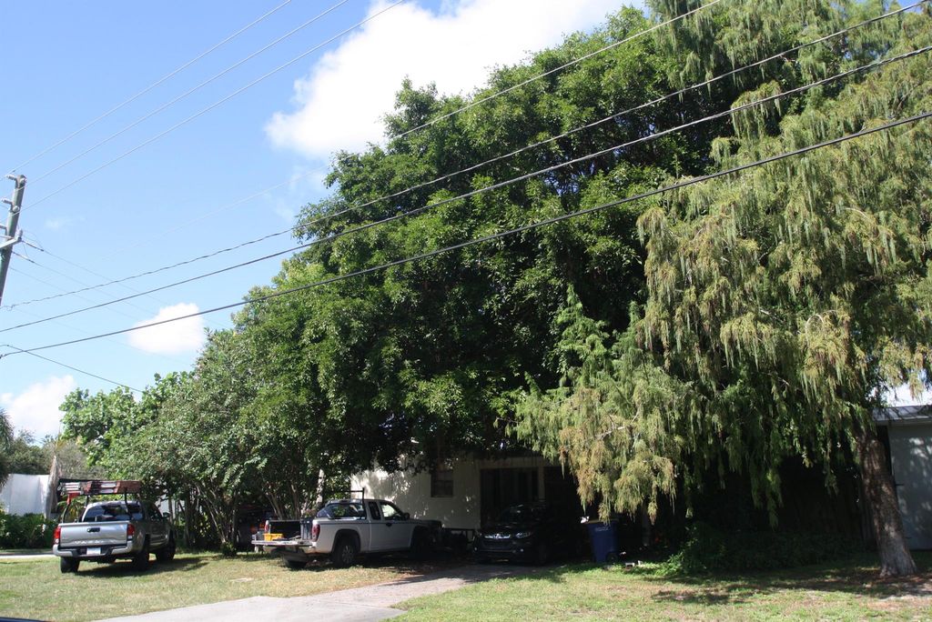 Photo of 2021 Sunrise Boulevard, Fort Pierce, FL 34950 (MLS # R10919928)