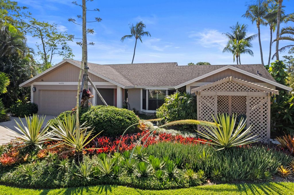 Photo of 14372 Horseshoe Trace, Wellington, FL 33414 (MLS # B26051071)