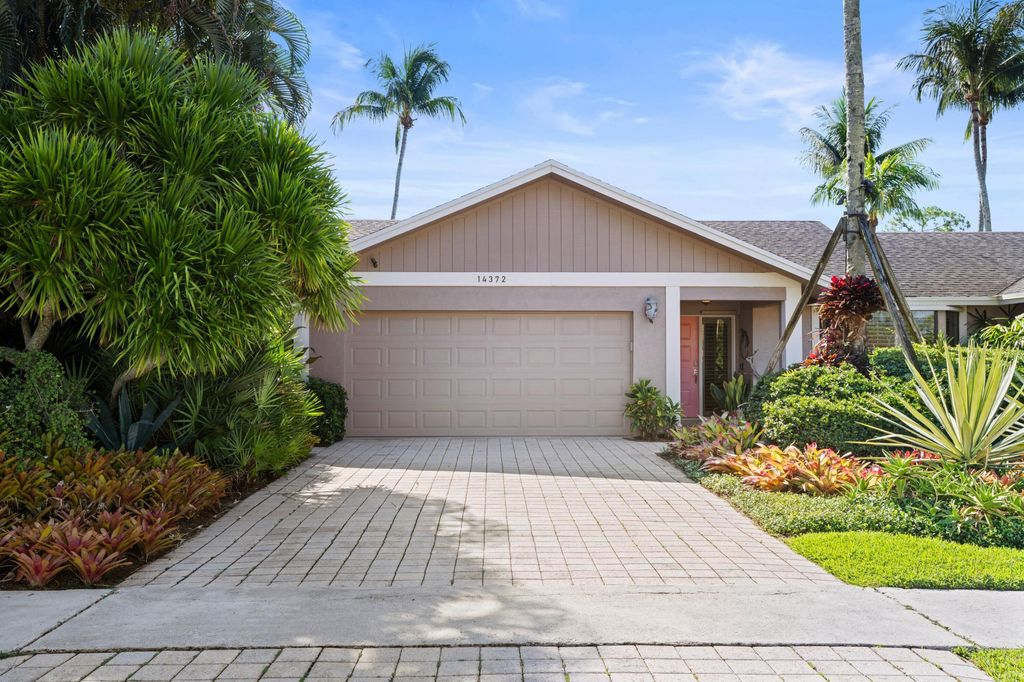 Photo of 14372 Horseshoe Trace, Wellington, FL 33414 (MLS # B26051071)