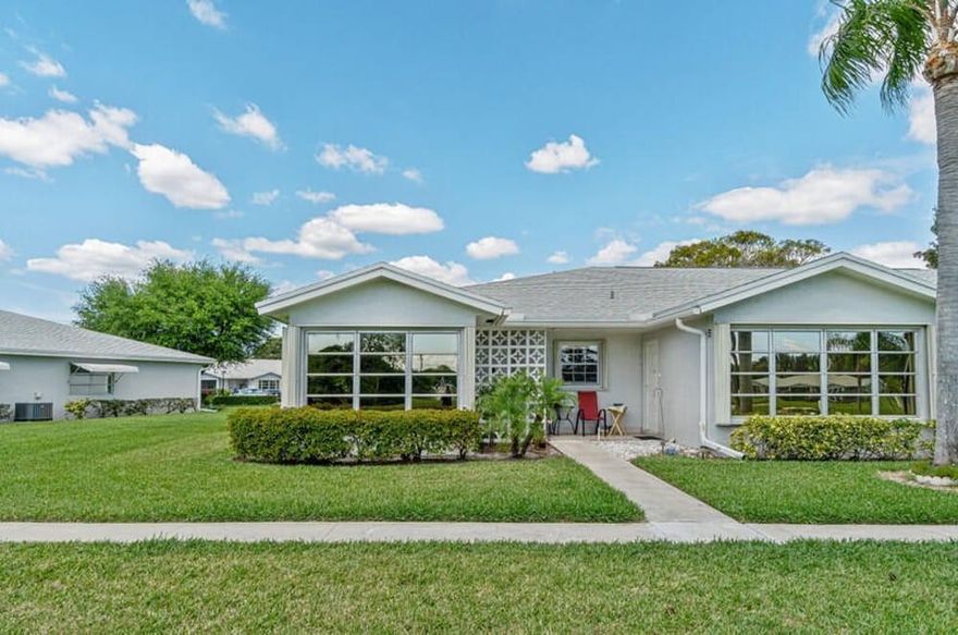 Beautifully updated villa, in a quiet area of High Point. Open floor plan. Remodeled open kitchen with beautiful counter top, white cabinets, new appliances. Two full baths with new vanities and fixtures. Spacious Great room open to a Florida room/den or 2nd bedroom for guests. Close to shopping, beautiful Delray beaches, downtown Delray. Broker Owner.