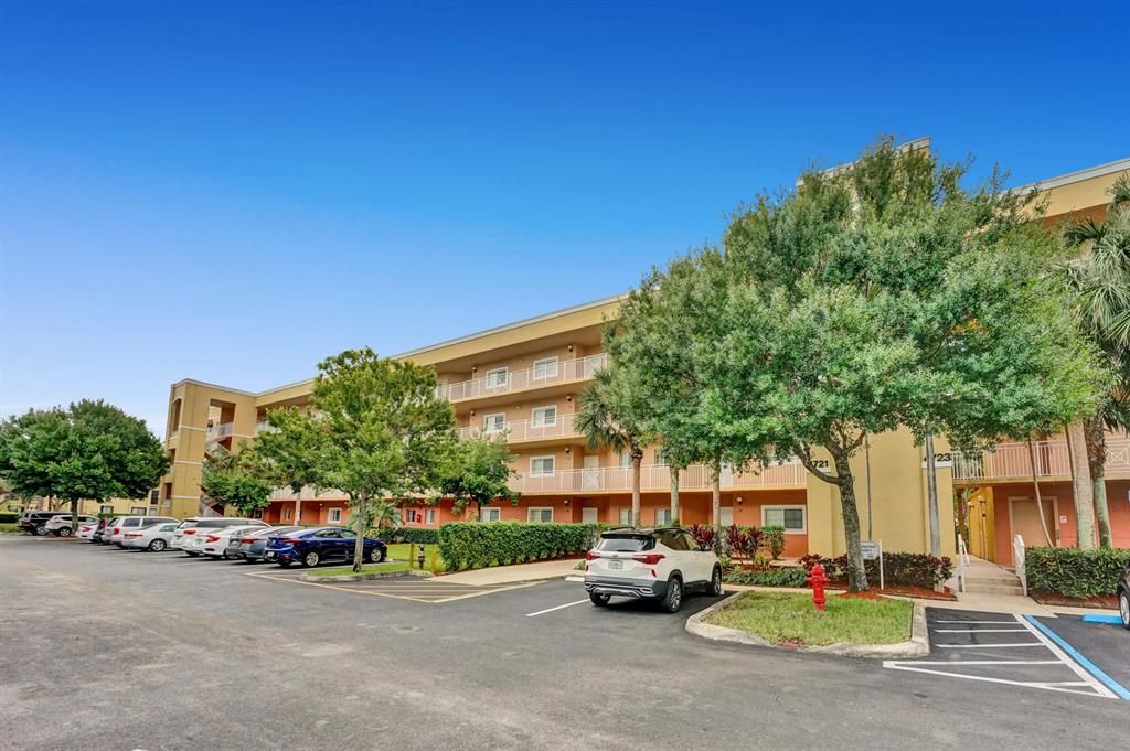 Photo of 4721 Lucerne Lakes Boulevard Blvd E #726, Lake Worth Beach, FL 33467 (MLS # R10714871)