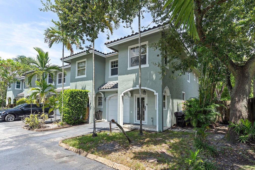 Photo of 808 SW 4th Avenue, Fort Lauderdale, FL 33315 (MLS # B26065598)