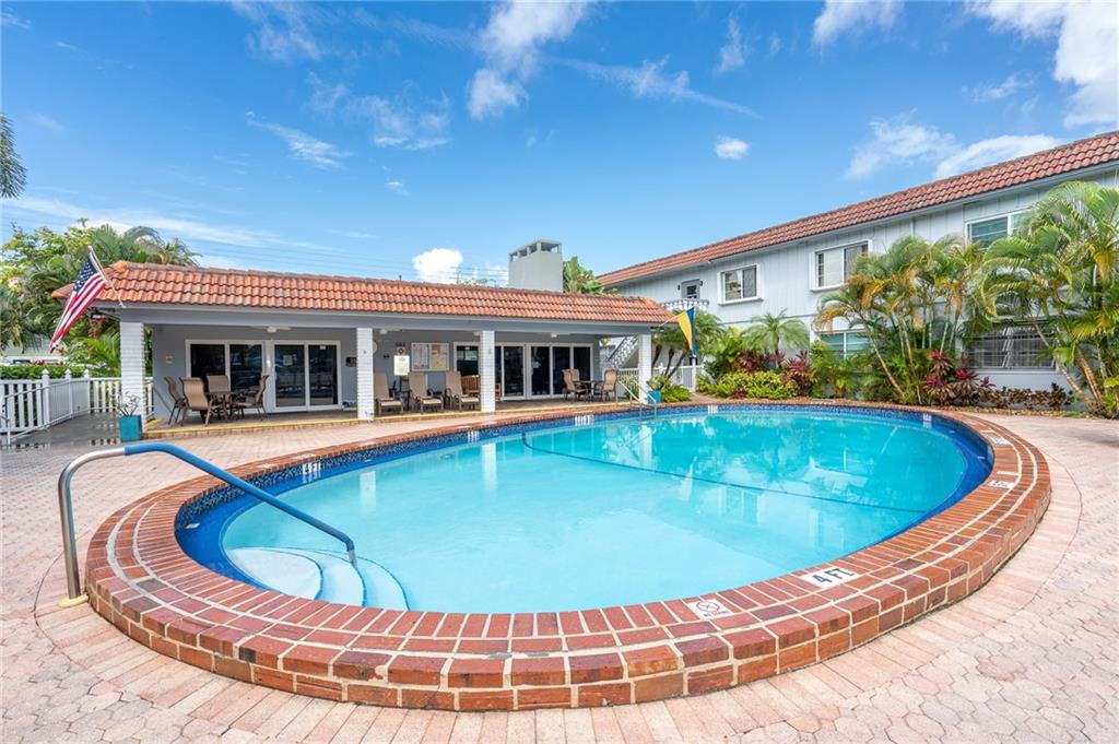 OAKLAND GROVE VILLAGE - Residential