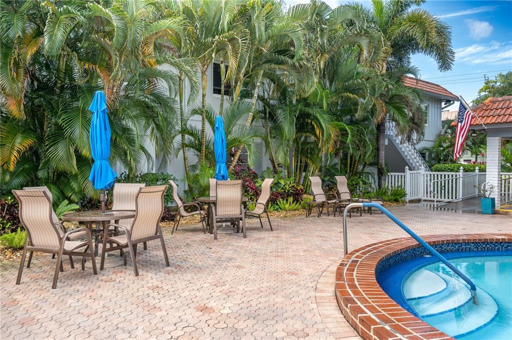 OAKLAND GROVE VILLAGE - Residential