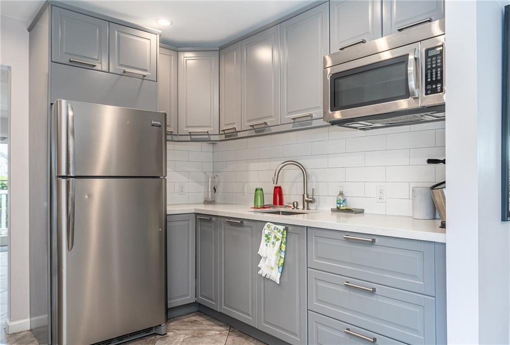 OAKLAND GROVE VILLAGE - Residential