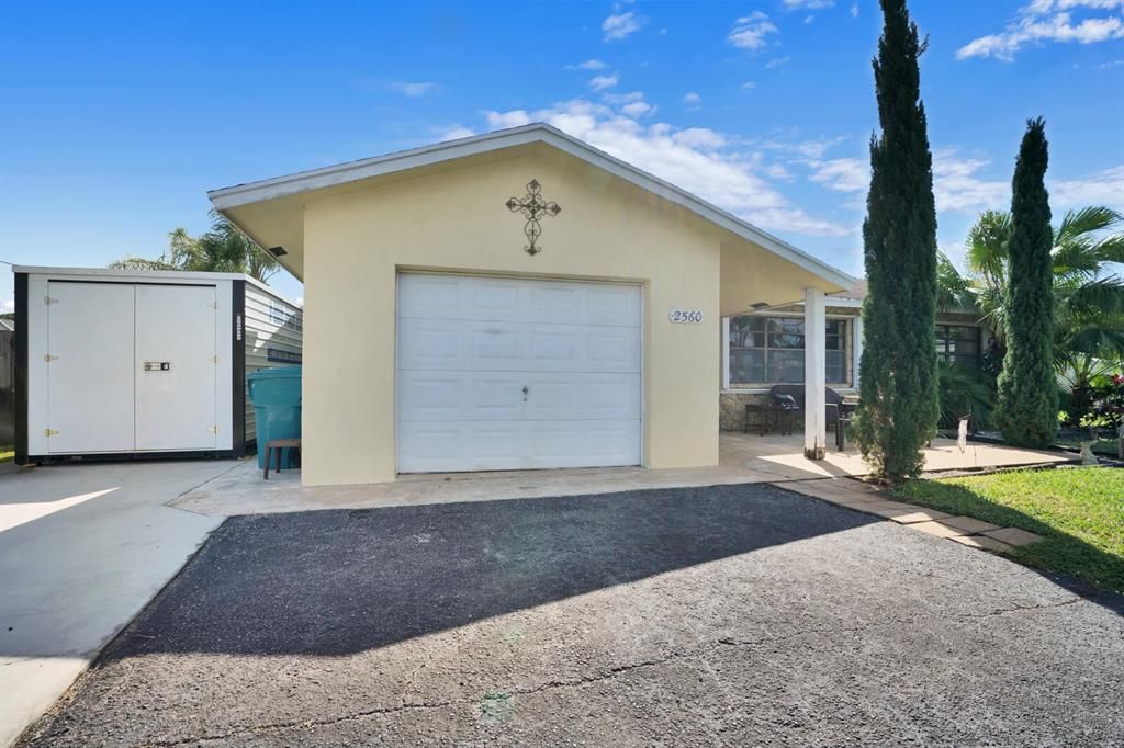 Photo of 2560 SW 11th Street, Boynton Beach, FL 33426 (MLS # R10700293)