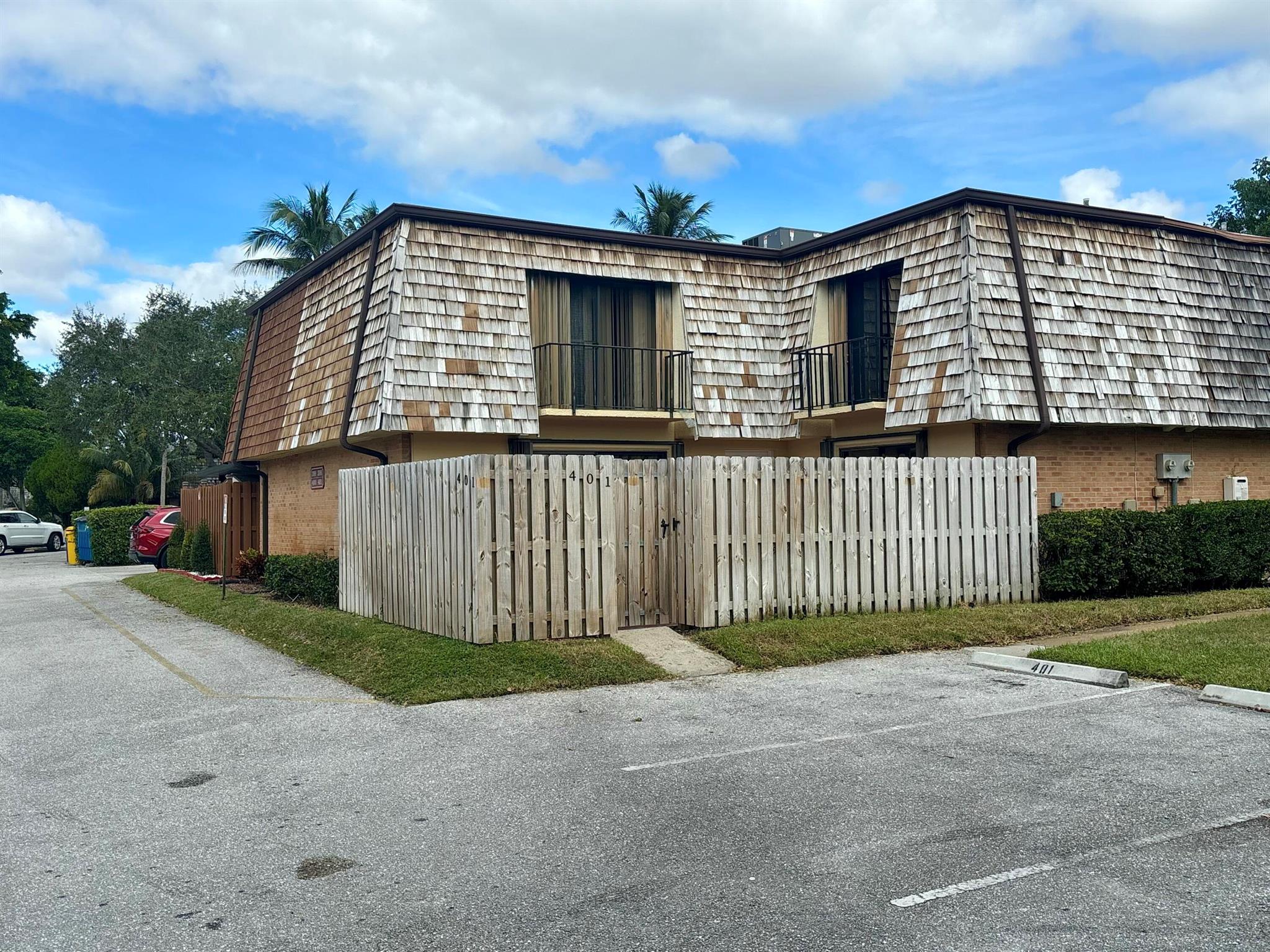 LAKEWOOD OF PALM SPRINGS - Residential Lease