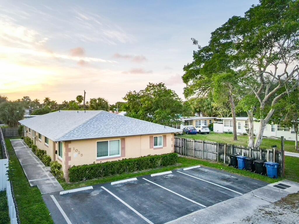 Step inside this beautiful 2 Bed / 1 Bath apartment in the epicenter of Fort Lauderdale. Unit is freshly painted with impact windows, an open floor plan and on site washer and dryer. In the heart of downtown Fort Lauderdale, just minutes from the beach, this location offers you amazing shopping, night life, grocery, restaurants, transportation, houses of worship, and so much more! Tenants pay water & Electric. First, Last, and Security required upon move in.
