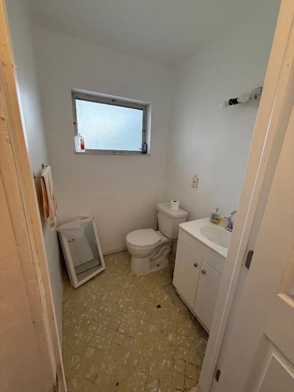 2739 Dudley Drive W C