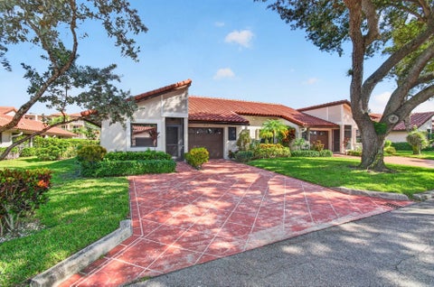 Photo of 6235 Kings Gate Circle, Delray Beach, FL 33484 (MLS # B26090802)