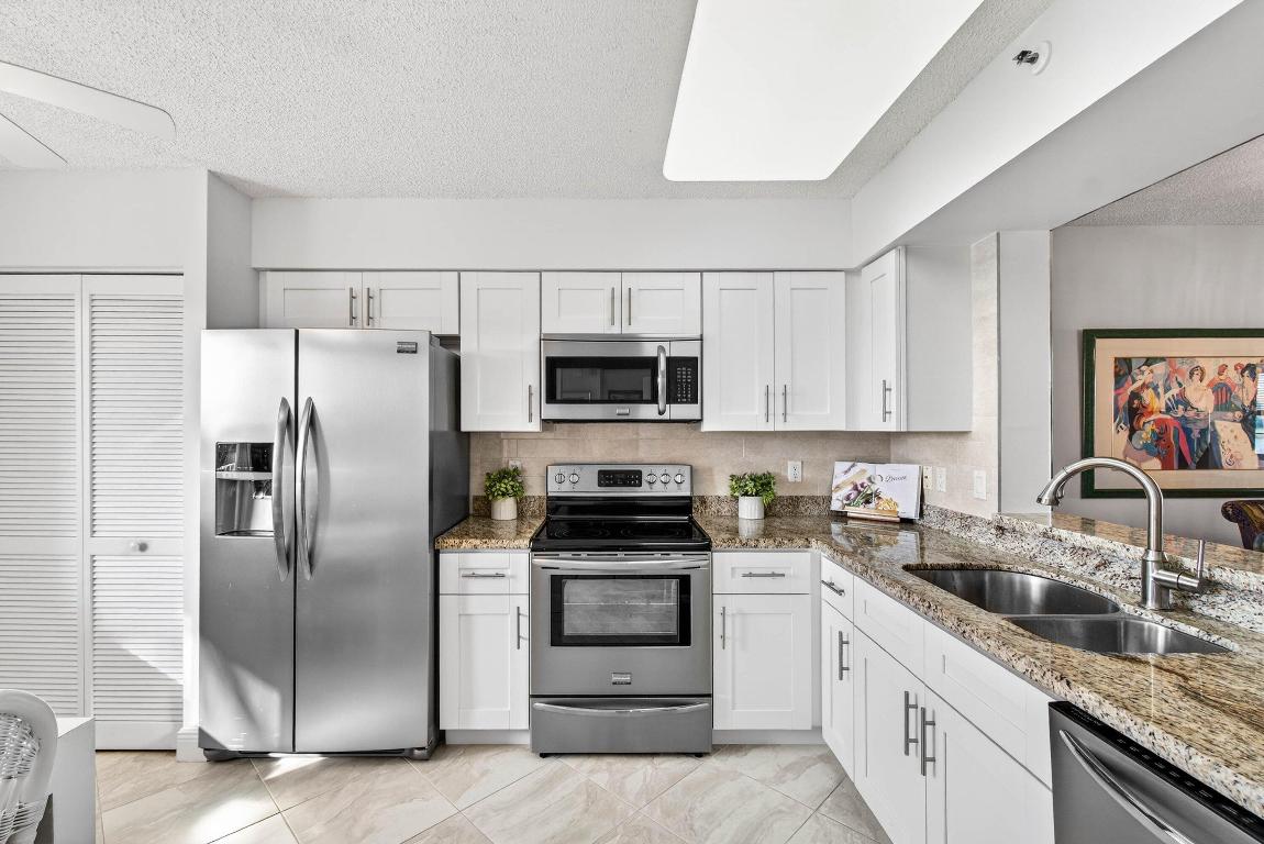 HUNTINGTON POINTE - Residential