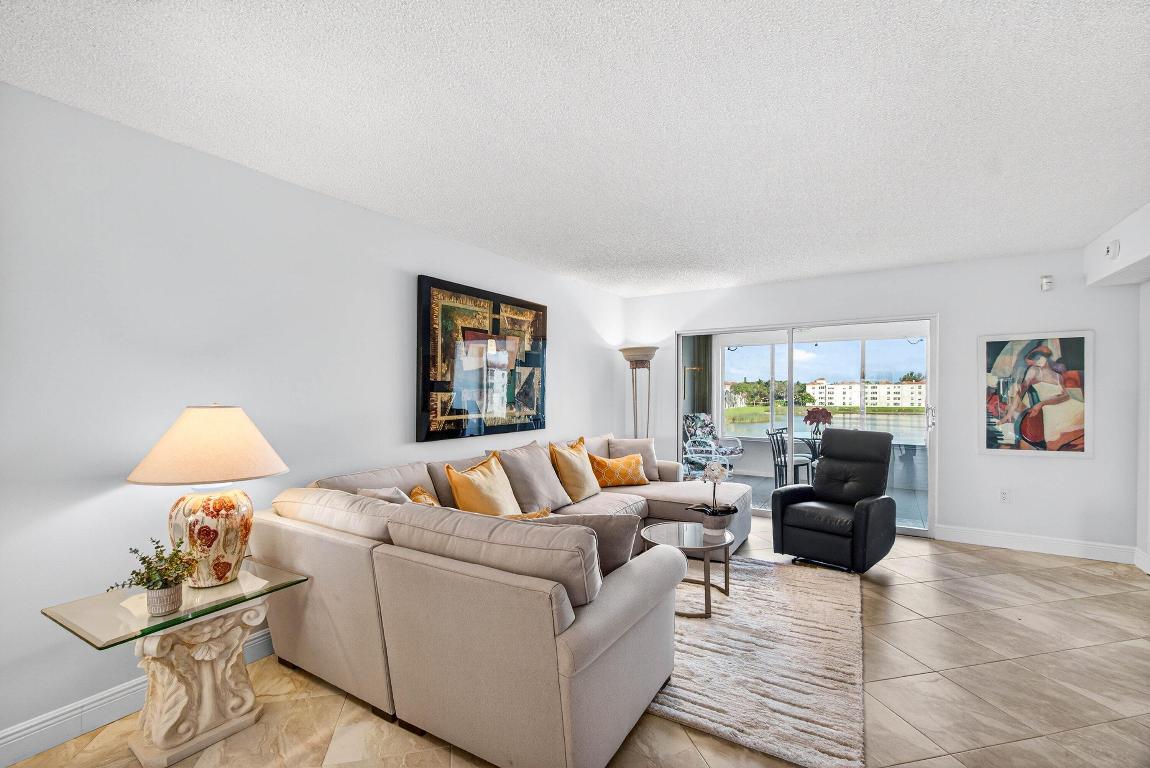 HUNTINGTON POINTE - Residential