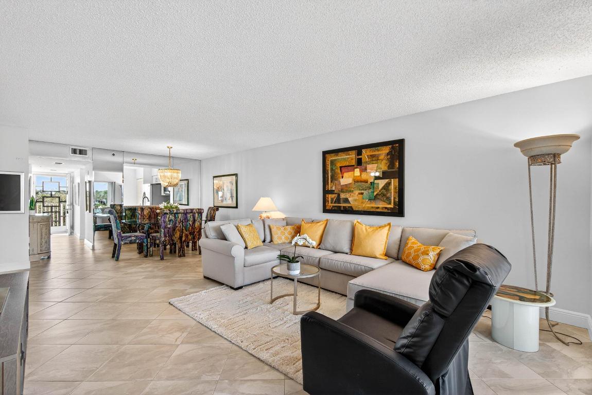 HUNTINGTON POINTE - Residential