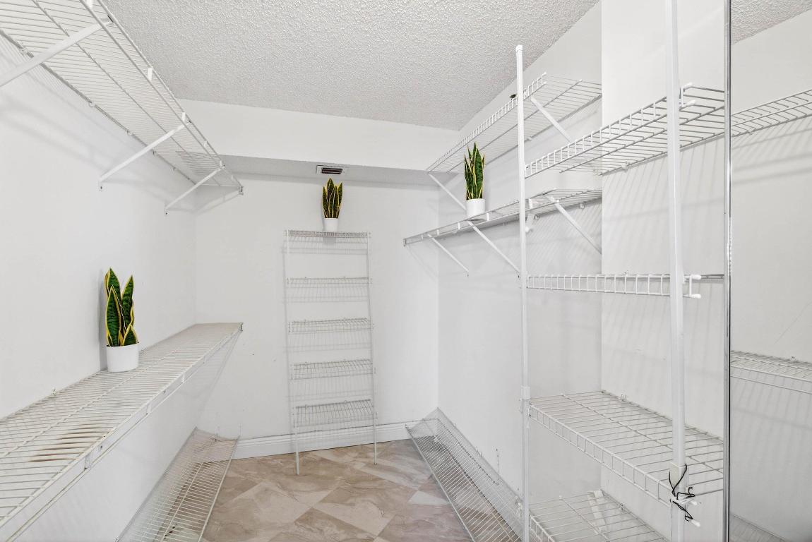 HUNTINGTON POINTE - Residential