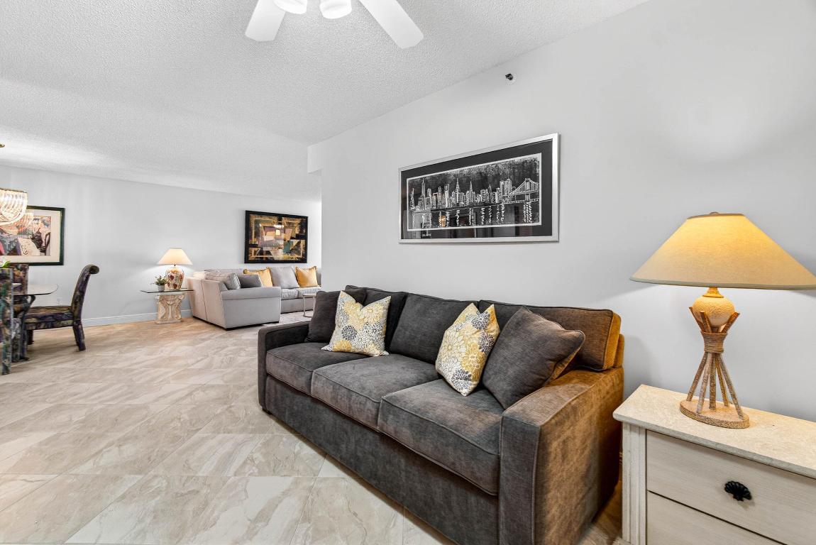 HUNTINGTON POINTE - Residential