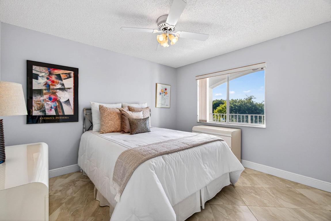 HUNTINGTON POINTE - Residential