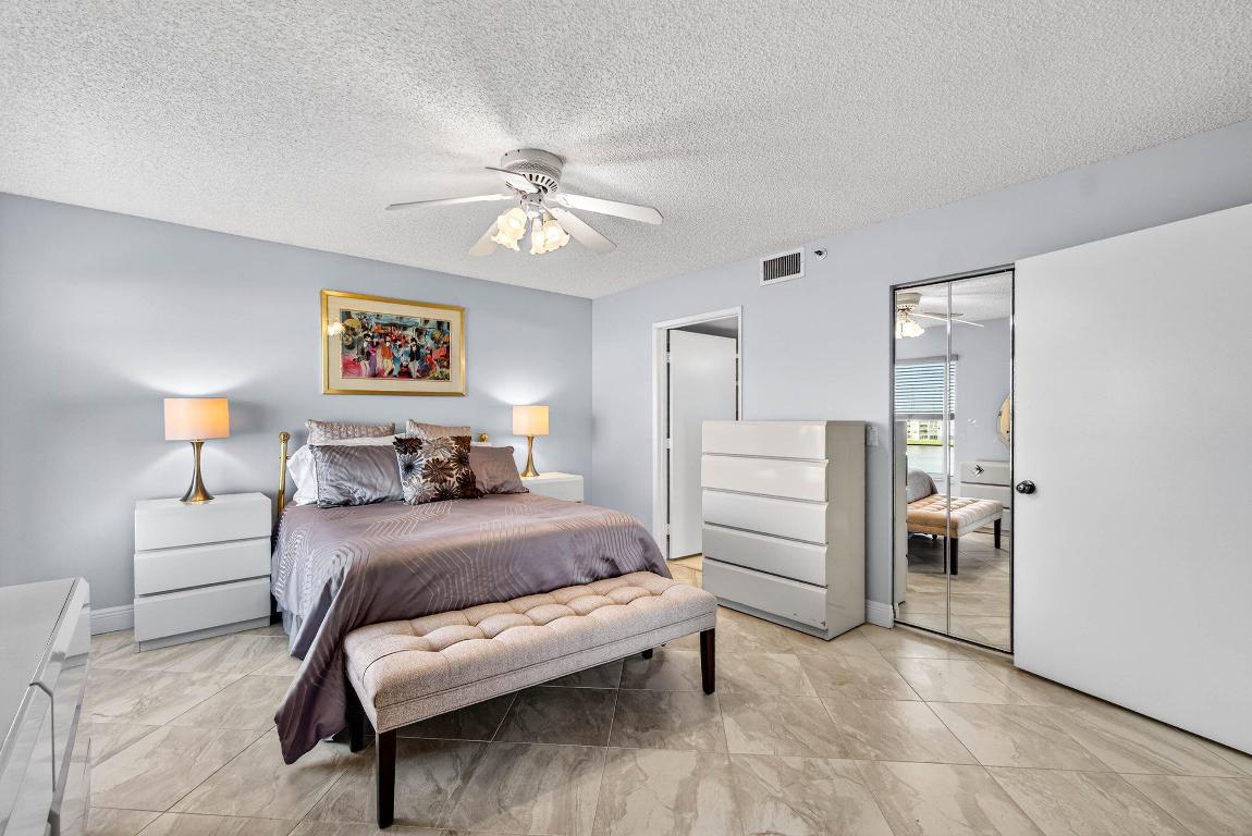 HUNTINGTON POINTE - Residential