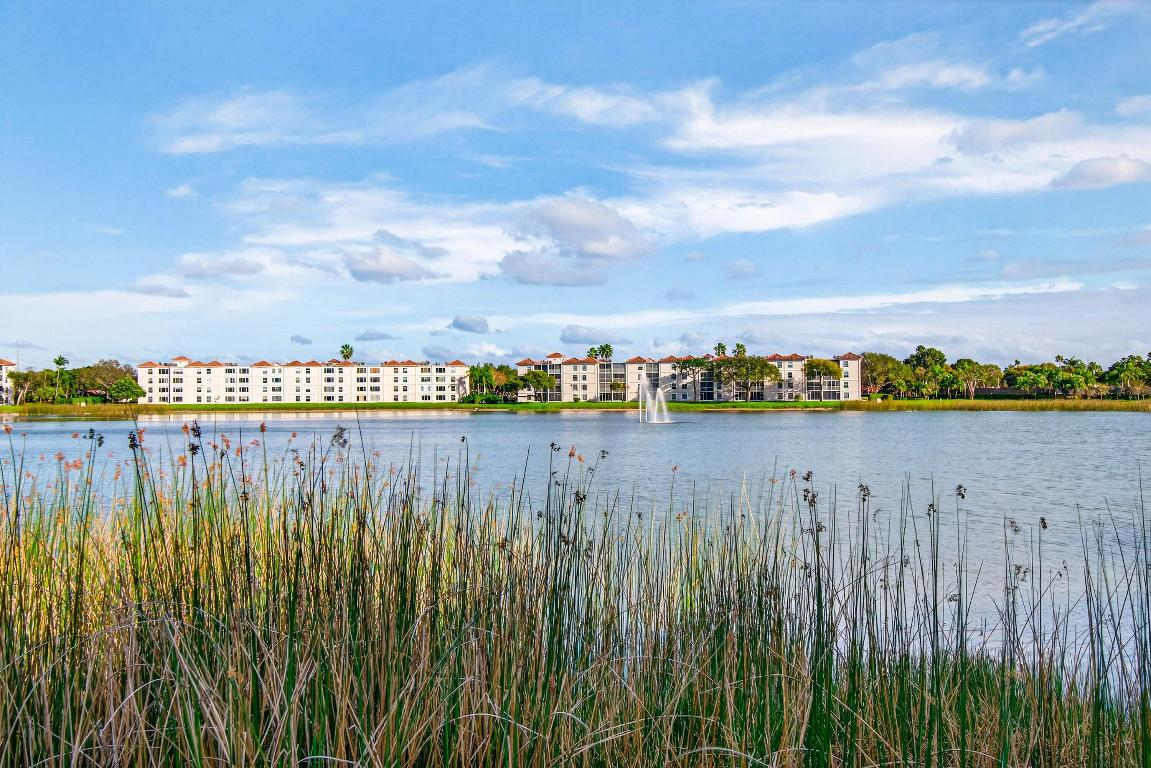 HUNTINGTON POINTE - Residential